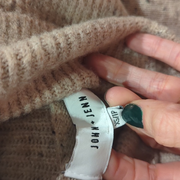 John and Jenn sweater size XS - Picture 4 of 4